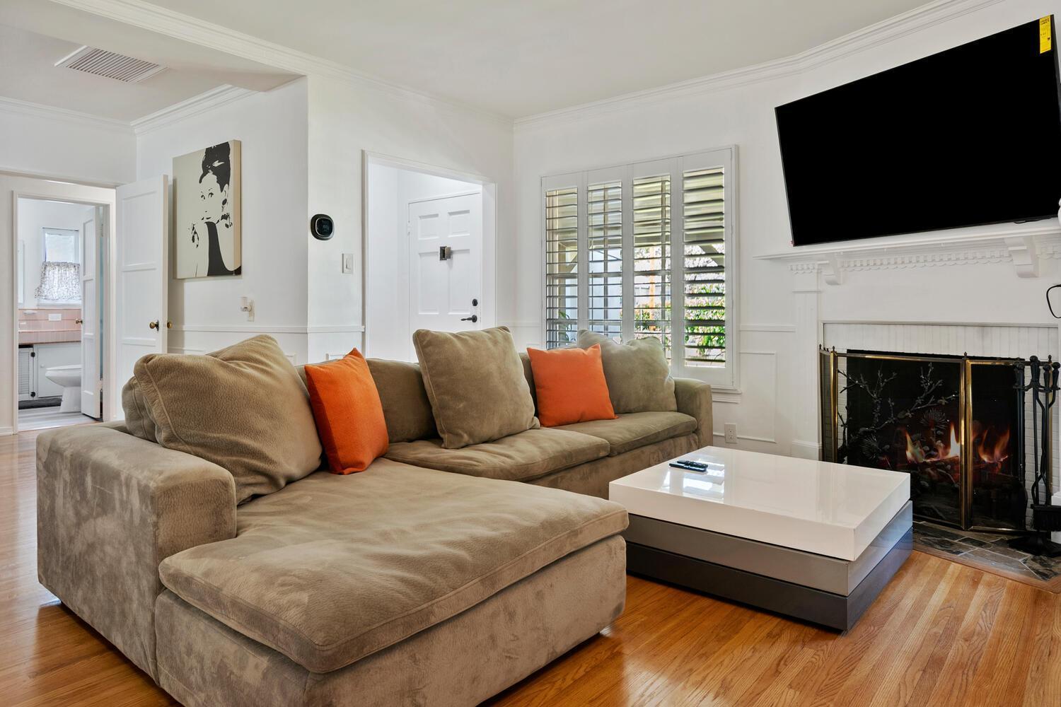 Modern 4bed 3bath With Piano Near Universal & Hollywood For 9
