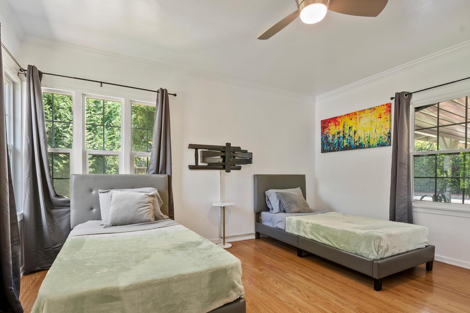 Modern 4bed 3bath With Piano Near Universal & Hollywood For 9 * Los Angeles