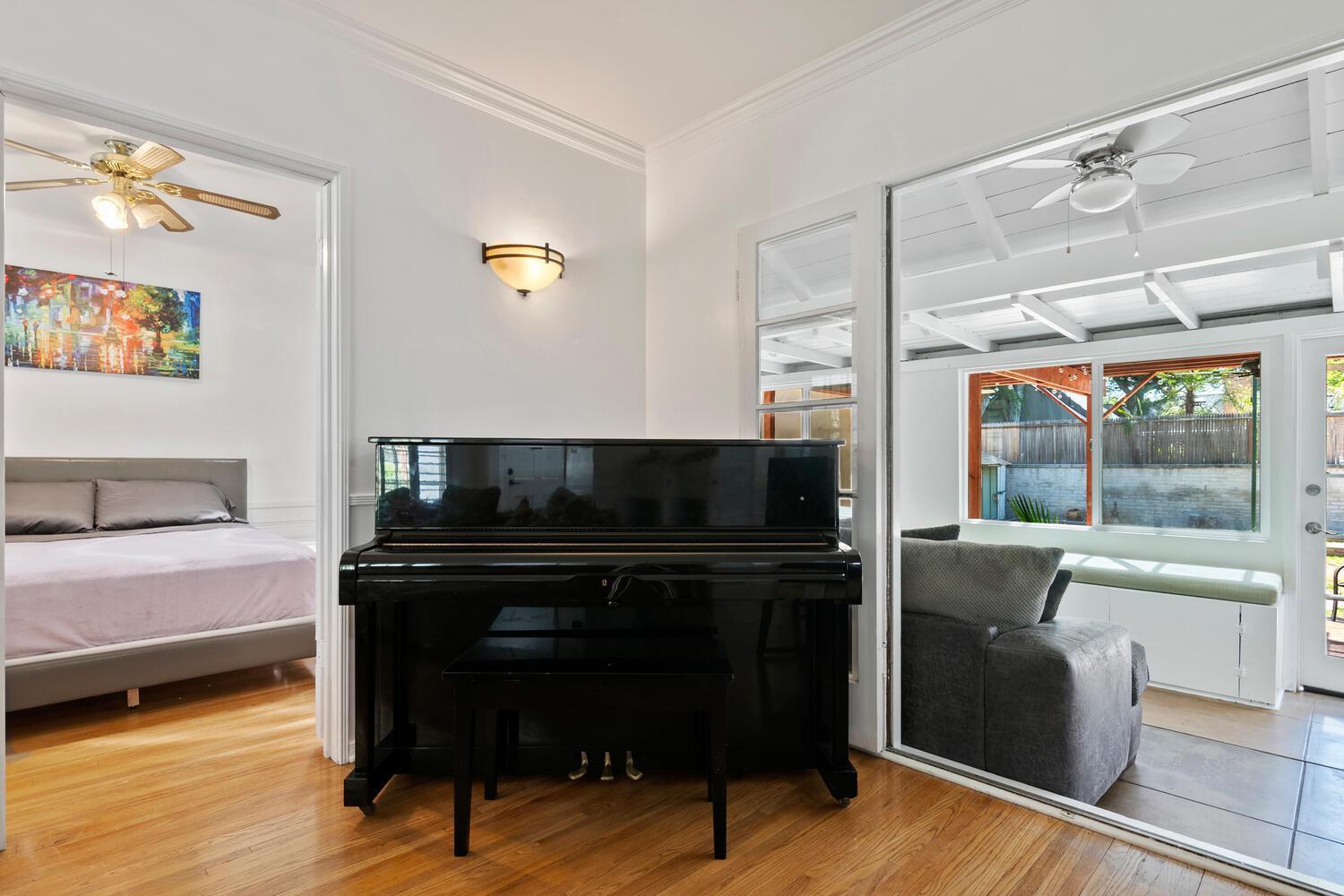 Villa Modern 4bed 3bath With Piano Near Universal & Hollywood For 9 *