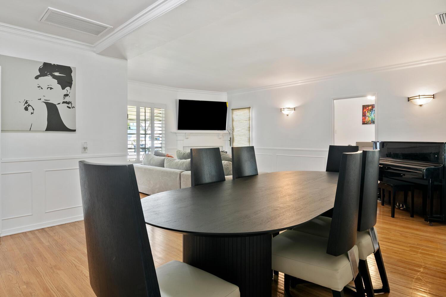 Modern 4bed 3bath With Piano Near Universal & Hollywood For 9