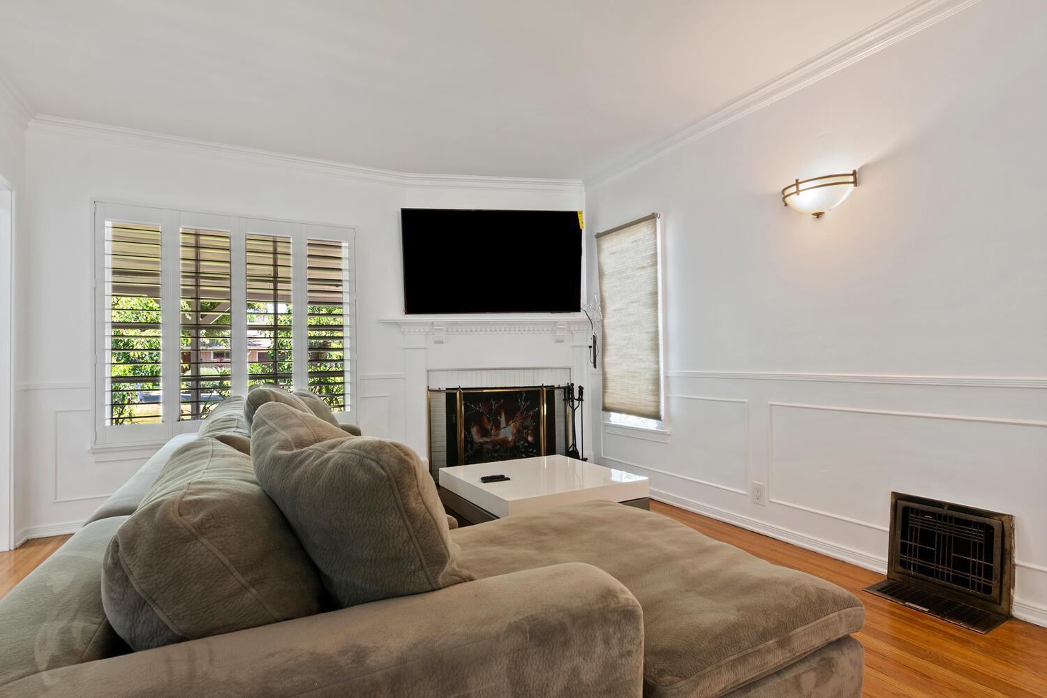 Villa Modern 4bed 3bath With Piano Near Universal & Hollywood For 9 Los Angeles