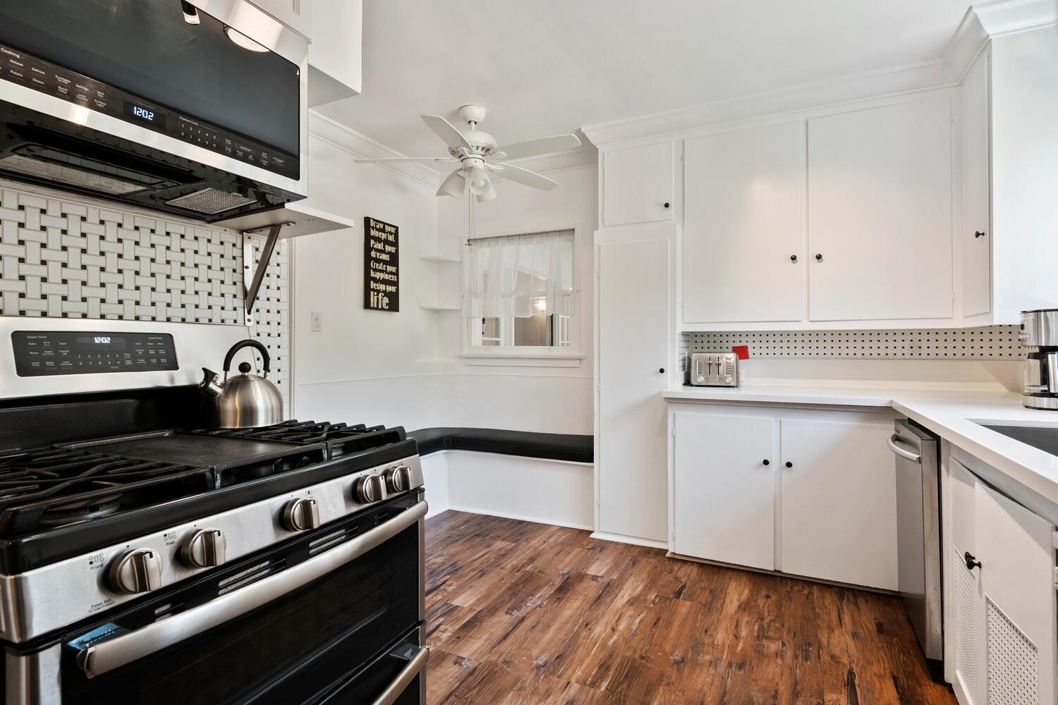 Modern 4bed 3bath With Piano Near Universal & Hollywood For 9 Los Angeles