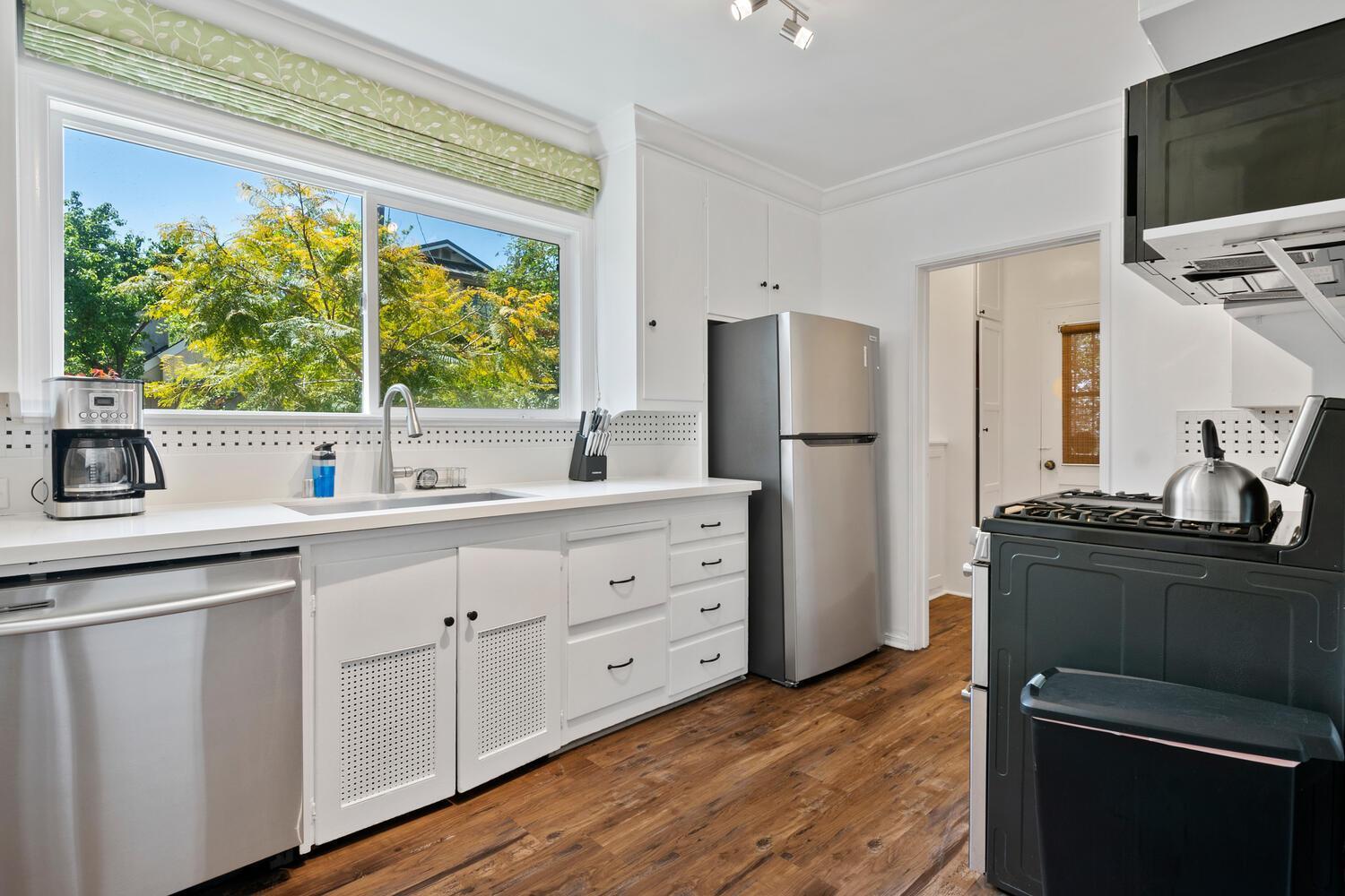 Modern 4bed 3bath With Piano Near Universal & Hollywood For 9 Los Angeles