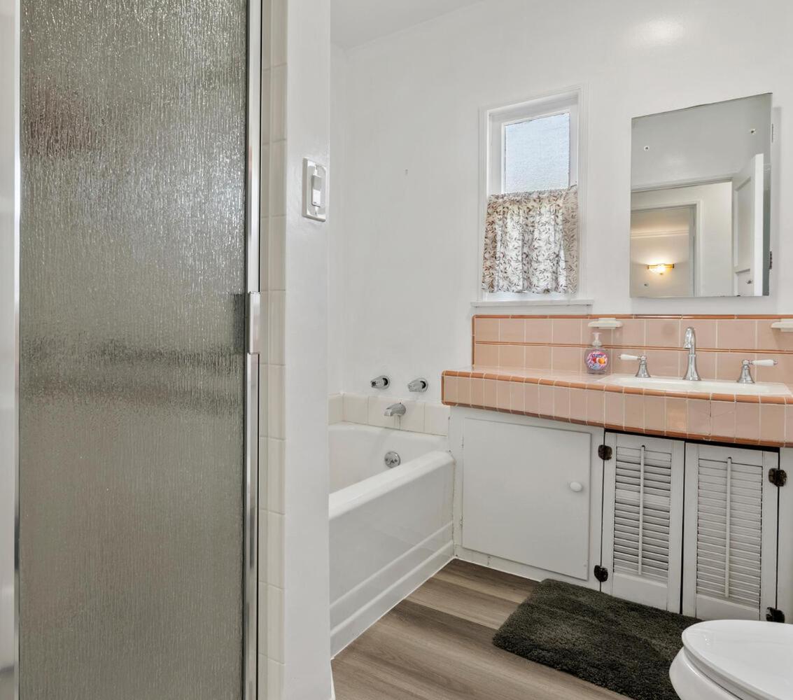 Villa Modern 4bed 3bath With Piano Near Universal & Hollywood For 9 Los Angeles